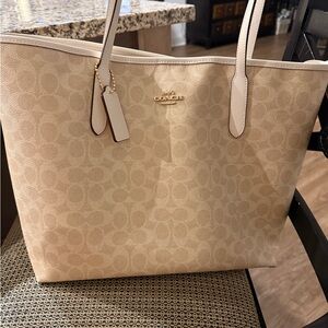 Coach City Tote Light Tan Signature like new